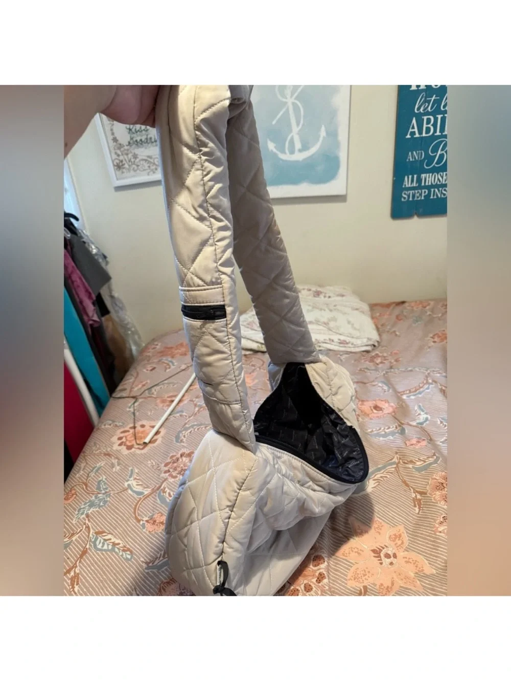 Fuzzyard luxe quilted sling carrier